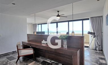 Casa en Venta en Puerto Morelos en Bahía Petempich Frente al Mar con 7 Rec