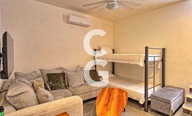Casa en Venta en Puerto Morelos en Bahía Petempich Frente al Mar con 7 Rec