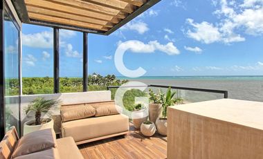 Casa en Venta en Puerto Morelos en Bahía Petempich Frente al Mar con 7 Rec