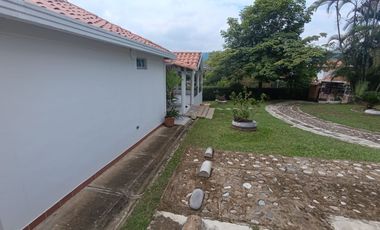 ARRENDAMOS HERMOSA CASA CAMPESTRE AMOBLADA CONJUNTO CERRADO FLORIDABLANCA 4 ALCOBAS
