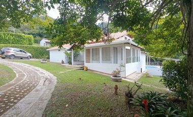 ARRENDAMOS HERMOSA CASA CAMPESTRE AMOBLADA CONJUNTO CERRADO FLORIDABLANCA 4 ALCOBAS