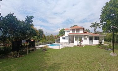 ARRENDAMOS HERMOSA CASA CAMPESTRE AMOBLADA CONJUNTO CERRADO FLORIDABLANCA 4 ALCOBAS