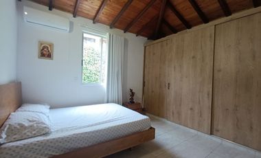 ARRENDAMOS HERMOSA CASA CAMPESTRE AMOBLADA CONJUNTO CERRADO FLORIDABLANCA 4 ALCOBAS