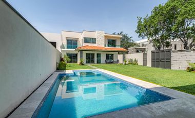 CASA EN VENTA EN FRACCIONAMIENTO CON SEGURIDAD A 10 MINUTOS DE BRISAS, FRENTE AL TEC DE MONTERREY CUERNAVACA