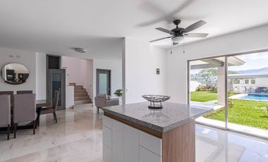 CASA EN VENTA EN FRACCIONAMIENTO CON SEGURIDAD A 10 MINUTOS DE BRISAS, FRENTE AL TEC DE MONTERREY CUERNAVACA