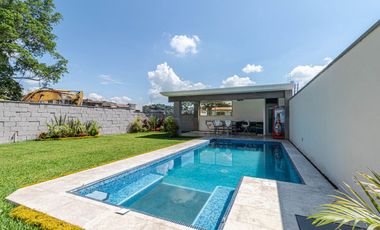 CASA EN VENTA EN FRACCIONAMIENTO CON SEGURIDAD A 10 MINUTOS DE BRISAS, FRENTE AL TEC DE MONTERREY CUERNAVACA