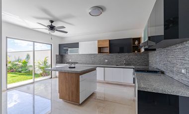 CASA EN VENTA EN FRACCIONAMIENTO CON SEGURIDAD A 10 MINUTOS DE BRISAS, FRENTE AL TEC DE MONTERREY CUERNAVACA