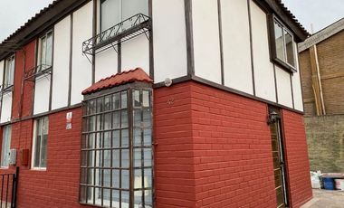 Buena y Linda Casa 4D 2B Remodelada en Condominio seguro