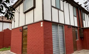 Buena y Linda Casa 4D 2B Remodelada en Condominio seguro