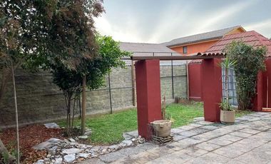 Buena y Linda Casa 4D 2B Remodelada en Condominio seguro