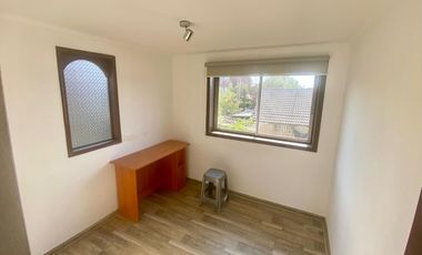 Buena y Linda Casa 4D 2B Remodelada en Condominio seguro