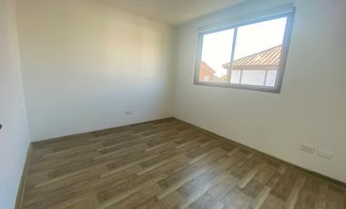 Buena y Linda Casa 4D 2B Remodelada en Condominio seguro