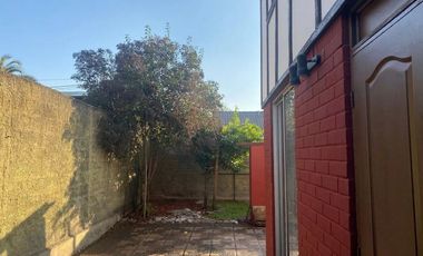 Buena y Linda Casa 4D 2B Remodelada en Condominio seguro