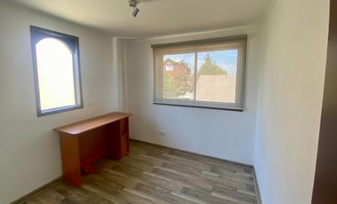 Buena y Linda Casa 4D 2B Remodelada en Condominio seguro
