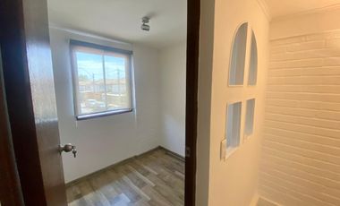 Buena y Linda Casa 4D 2B Remodelada en Condominio seguro