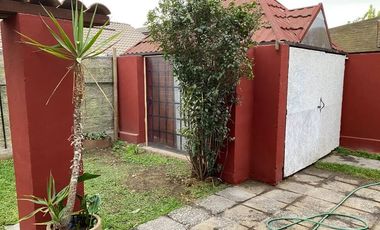 Buena y Linda Casa 4D 2B Remodelada en Condominio seguro