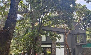 Casa en venta en Tepoztlán Morelos, en zona  boscosa.