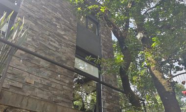 Casa en venta en Tepoztlán Morelos, en zona  boscosa.