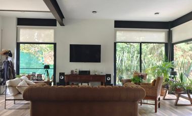 Casa en venta en Tepoztlán Morelos, en zona  boscosa.