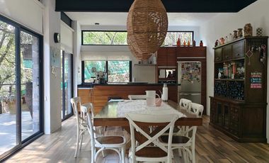 Casa en venta en Tepoztlán Morelos, en zona  boscosa.