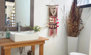 Casa en venta en Tepoztlán Morelos, en zona  boscosa.