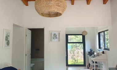 Casa en venta en Tepoztlán Morelos, en zona  boscosa.