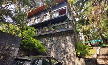 Casa en venta en Tepoztlán Morelos, en zona  boscosa.