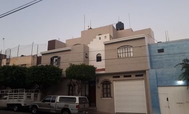 SE RENTA CASA EN COL. ATEMAJAC