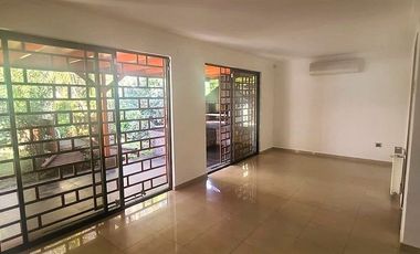EXCELENTE CASA REMODELADA, SIMON BOLIVAR CON MONTENEGRO, ÑUÑOA, 4 DORMITORIOS, 3 BAÑOS, ESTACIONAMIENTOS, BODEGAS, BUEN PATIO