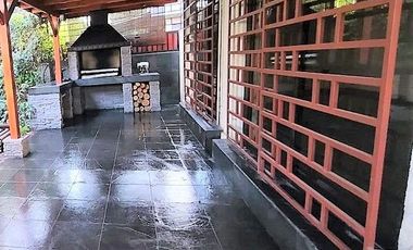 EXCELENTE CASA REMODELADA, SIMON BOLIVAR CON MONTENEGRO, ÑUÑOA, 4 DORMITORIOS, 3 BAÑOS, ESTACIONAMIENTOS, BODEGAS, BUEN PATIO