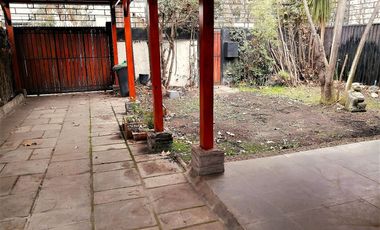 EXCELENTE CASA REMODELADA, SIMON BOLIVAR CON MONTENEGRO, ÑUÑOA, 4 DORMITORIOS, 3 BAÑOS, ESTACIONAMIENTOS, BODEGAS, BUEN PATIO