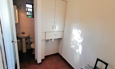 EXCELENTE CASA REMODELADA, SIMON BOLIVAR CON MONTENEGRO, ÑUÑOA, 4 DORMITORIOS, 3 BAÑOS, ESTACIONAMIENTOS, BODEGAS, BUEN PATIO