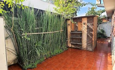 EXCELENTE CASA REMODELADA, SIMON BOLIVAR CON MONTENEGRO, ÑUÑOA, 4 DORMITORIOS, 3 BAÑOS, ESTACIONAMIENTOS, BODEGAS, BUEN PATIO
