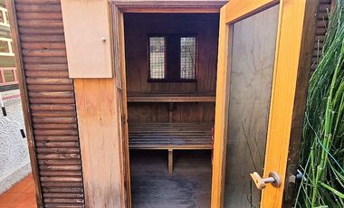 EXCELENTE CASA REMODELADA, SIMON BOLIVAR CON MONTENEGRO, ÑUÑOA, 4 DORMITORIOS, 3 BAÑOS, ESTACIONAMIENTOS, BODEGAS, BUEN PATIO
