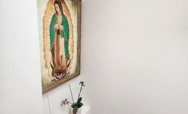 $1450 vendo Casa Cajica CLUB HOUSE 276mts 2 pisos lote 300 mts esquinera Tiene leasing Davivienda. 2 pisos, 4 habitaciones incluye la de servicio , 5