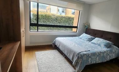 $1450 vendo Casa Cajica CLUB HOUSE 276mts 2 pisos lote 300 mts esquinera Tiene leasing Davivienda. 2 pisos, 4 habitaciones incluye la de servicio , 5