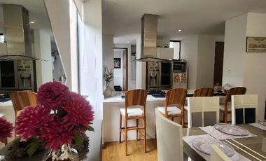 $1450 vendo Casa Cajica CLUB HOUSE 276mts 2 pisos lote 300 mts esquinera Tiene leasing Davivienda. 2 pisos, 4 habitaciones incluye la de servicio , 5