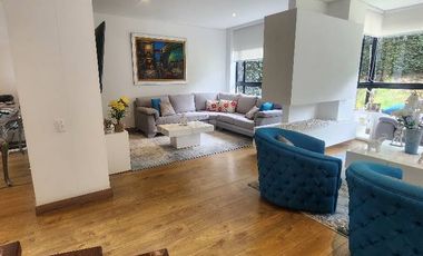 $1450 vendo Casa Cajica CLUB HOUSE 276mts 2 pisos lote 300 mts esquinera Tiene leasing Davivienda. 2 pisos, 4 habitaciones incluye la de servicio , 5