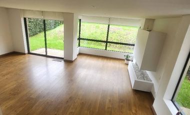 Vendo casa  ESQUINERA CONDOMINIO CLUB HOUSE, 173.14 Mts de construccipn, con un lote de 235.19 mts , la casa es de 2 pisos, sala comedor, cocina, lava