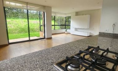 Vendo casa  ESQUINERA CONDOMINIO CLUB HOUSE, 173.14 Mts de construccipn, con un lote de 235.19 mts , la casa es de 2 pisos, sala comedor, cocina, lava