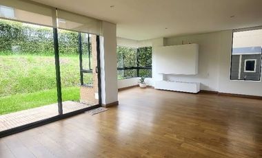 Vendo casa  ESQUINERA CONDOMINIO CLUB HOUSE, 173.14 Mts de construccipn, con un lote de 235.19 mts , la casa es de 2 pisos, sala comedor, cocina, lava