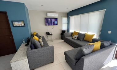 ¡ Renta Vacacional - Amplia Villa con Terraza, Alberca y Jardín !