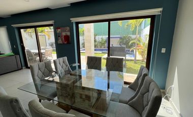 ¡ Renta Vacacional - Amplia Villa con Terraza, Alberca y Jardín !