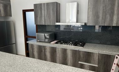 ¡ Renta Vacacional - Amplia Villa con Terraza, Alberca y Jardín !