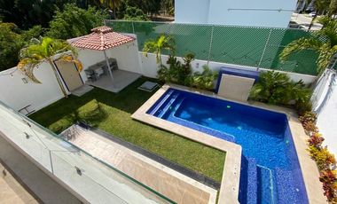 ¡ Renta Vacacional - Amplia Villa con Terraza, Alberca y Jardín !