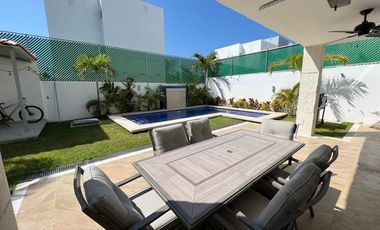 ¡ Renta Vacacional - Amplia Villa con Terraza, Alberca y Jardín !