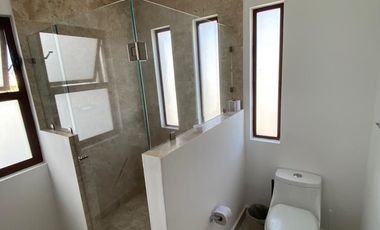 ¡ Renta Vacacional - Amplia Villa con Terraza, Alberca y Jardín !