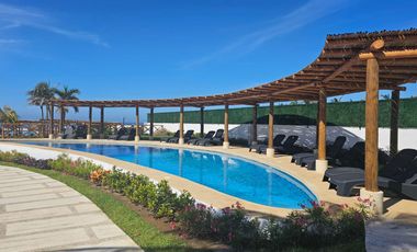 ¡ Renta Vacacional - Amplia Villa con Terraza, Alberca y Jardín !