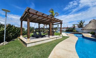 ¡ Renta Vacacional - Amplia Villa con Terraza, Alberca y Jardín !