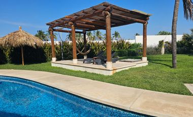 ¡ Renta Vacacional - Amplia Villa con Terraza, Alberca y Jardín !